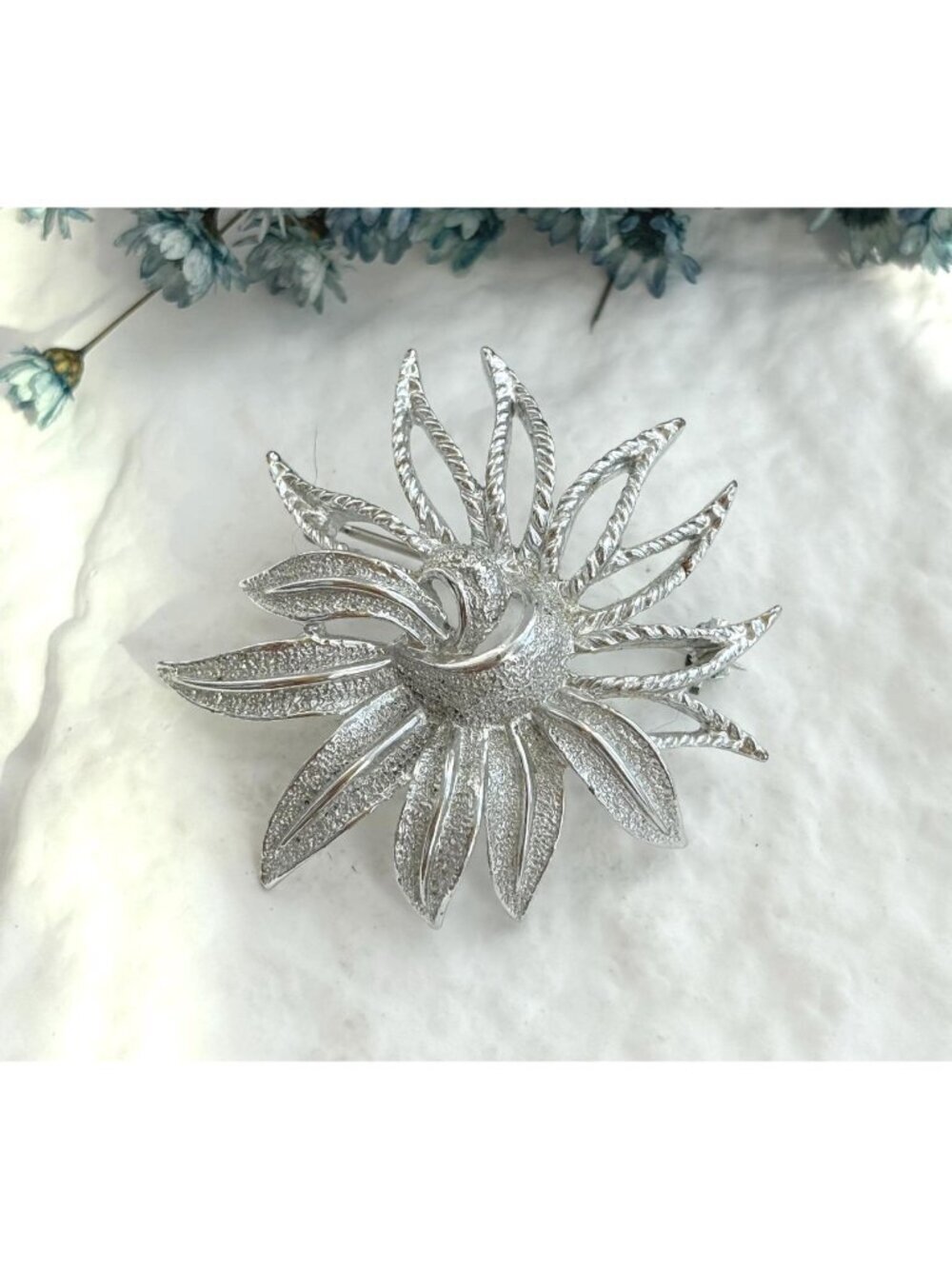 Designer Signed Silver Toned Filigree Floral Starburst Vintage Brooch | Pin